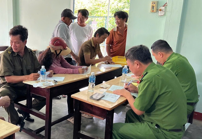 Công an xã Nam Thành triển khai thực hiện Kế hoạch tổng rà soát, thu thập dữ liệu phương tiện, dữ liệu giấy phép lái xe